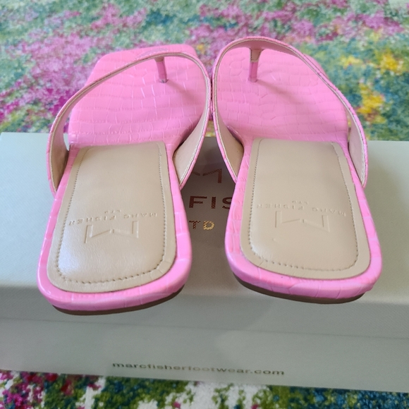 Like New - Marc Fisher - Pink Slides / Sandals kitten heels 👠 - Picture 11 of 12